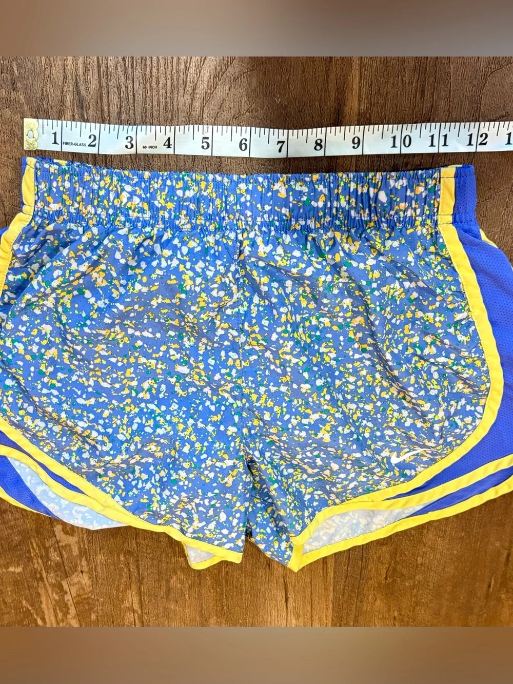 Nike Tempo Icon Clash Running Shorts with a Vibrant Speckled Splatter Pattern XS
